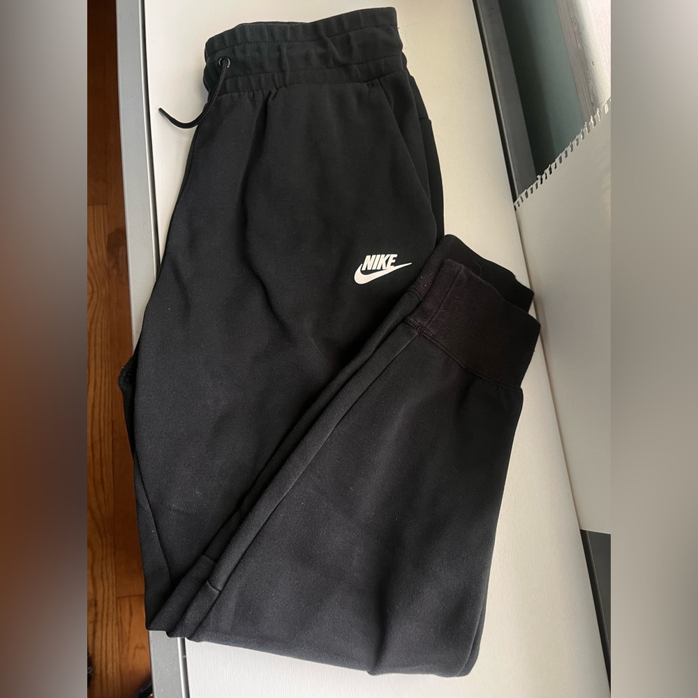 Nike Tech Fleece Jogger Women’s size Medium Black